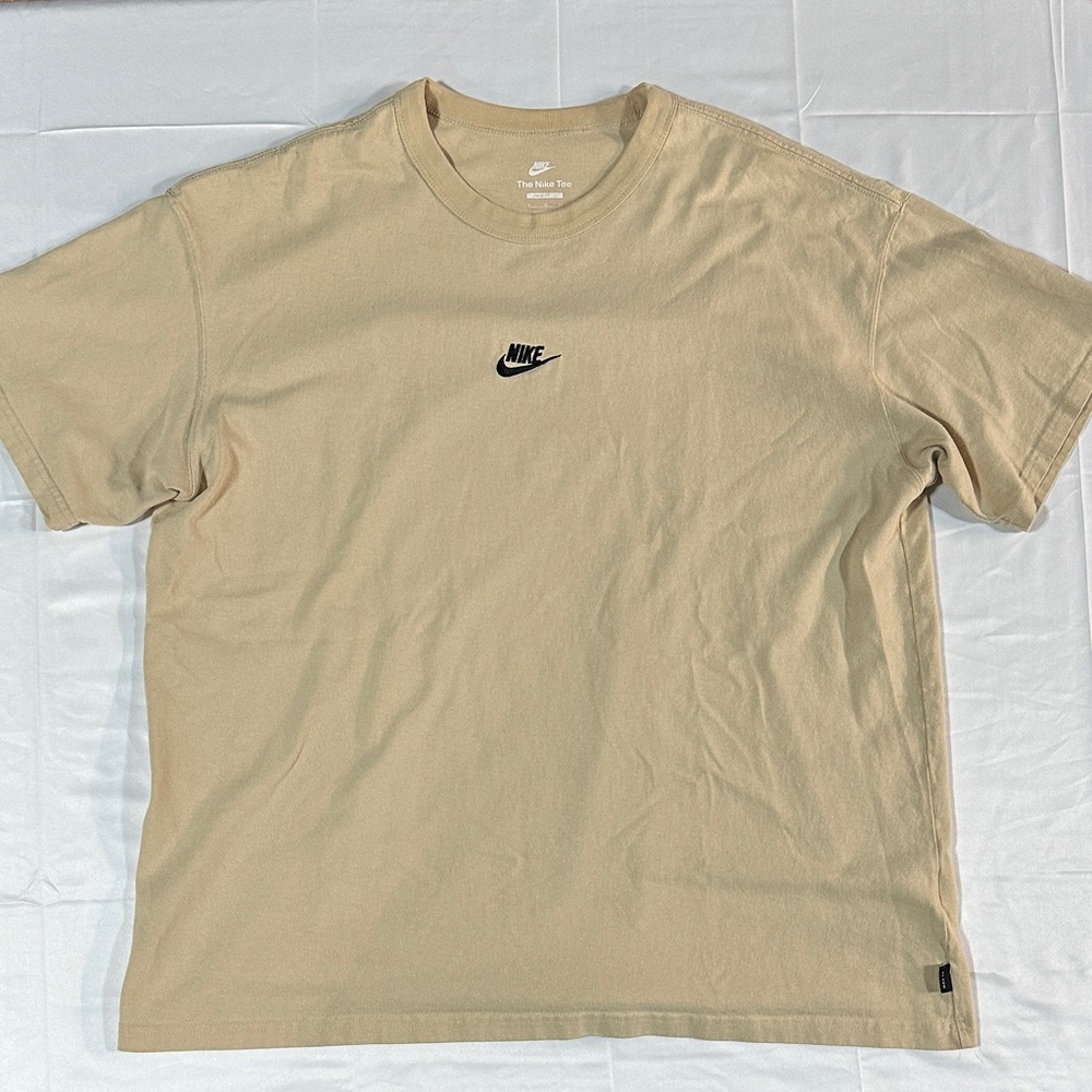 Nike Men's Beige Short Sleeve Tee. Mens Size X-Large
